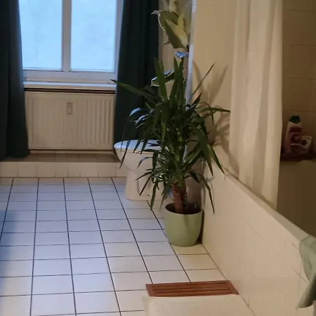 Sharing Bedroom With Host Near Alexanderplatz Hostel
