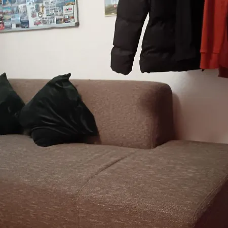 Hostel Sharing Bedroom With Host Near Alexanderplatz *