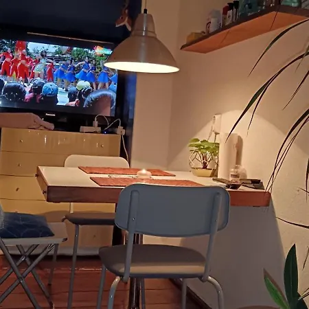 אכסניה Sharing Bedroom With Host Near Alexanderplatz ברלין