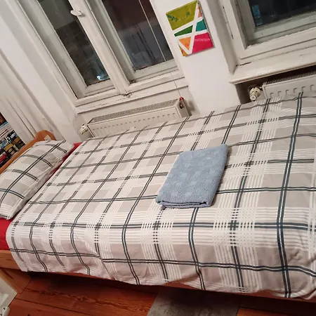 Sharing Bedroom With Host Near Alexanderplatz אכסניה *