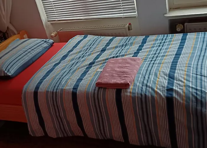 Hostel Sharing Bedroom With Host Near Alexanderplatz *