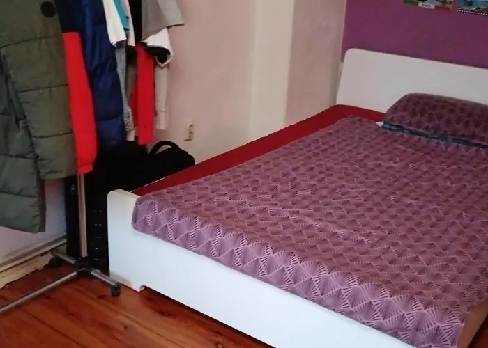 Sharing Bedroom With Host Near Alexanderplatz Hostel