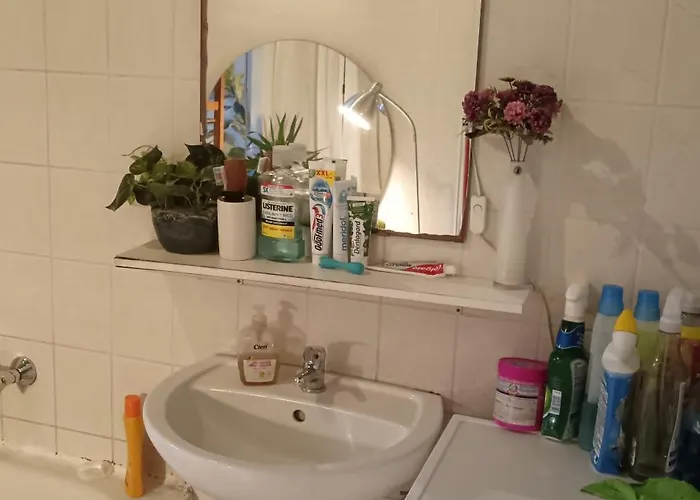 Sharing Bedroom With Host Near Alexanderplatz Hostel