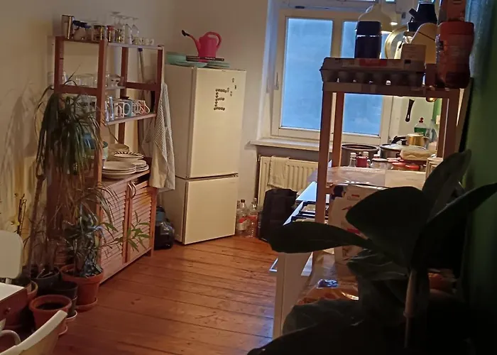 Sharing Bedroom With Host Near Alexanderplatz Hostel Berlin