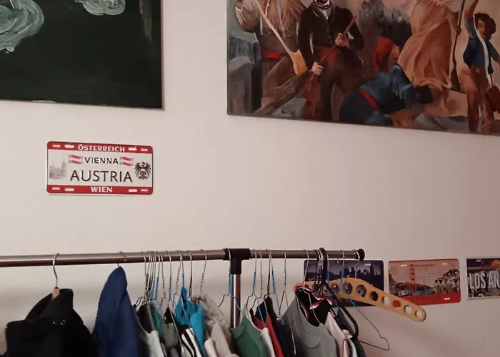 Sharing Bedroom With Host Near Alexanderplatz * Berlín