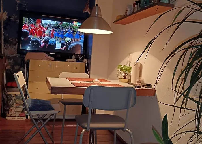 Hostel Sharing Bedroom With Host Near Alexanderplatz Berlín