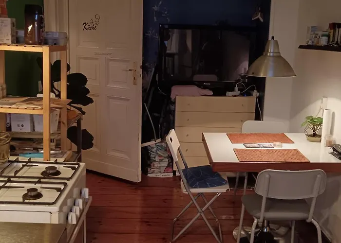 Sharing Bedroom With Host Near Alexanderplatz * Berlín