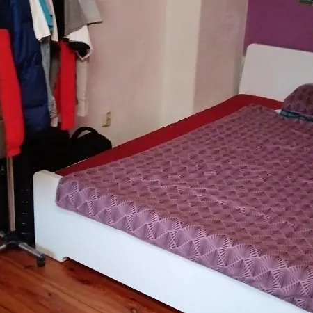 Sharing Bedroom With Host Near Alexanderplatz Ostello