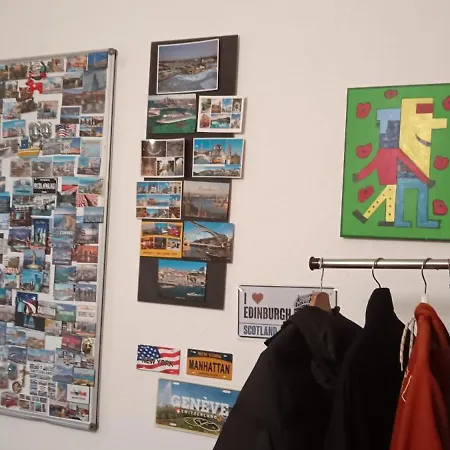 Sharing Bedroom With Host Near Alexanderplatz Auberge de jeunesse *
