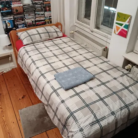Hostel Sharing Bedroom With Host Near Alexanderplatz