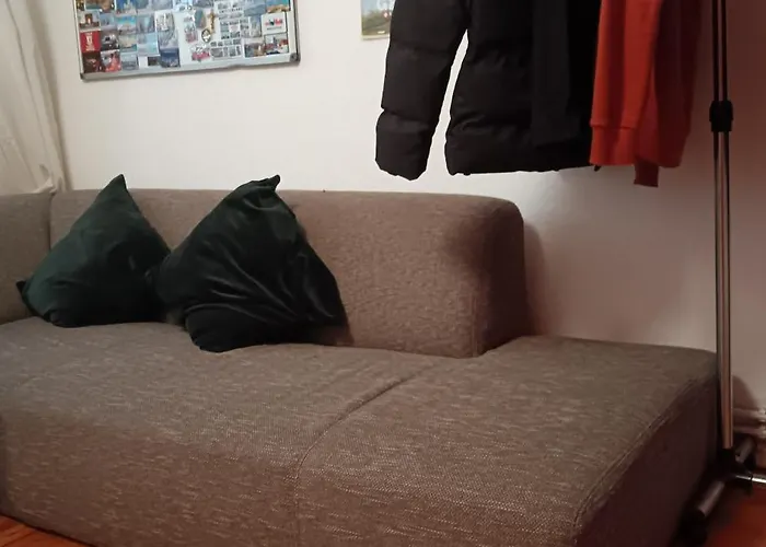 Hostel Sharing Bedroom With Host Near Alexanderplatz *